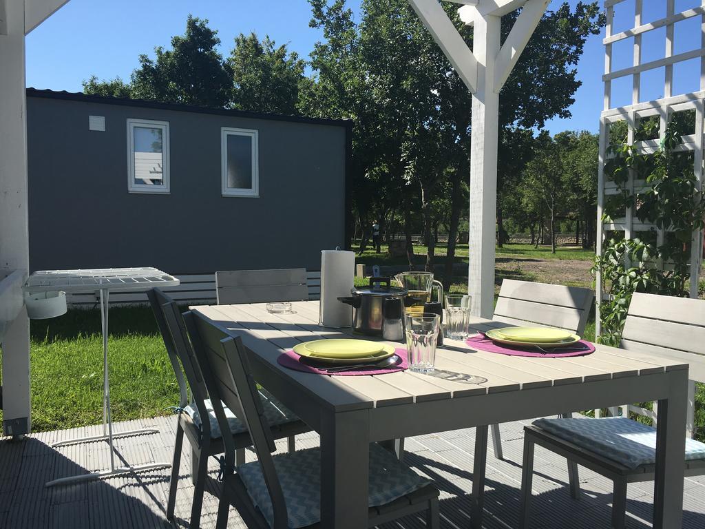 Micanovi Dvori Mobile Home Village Zrmanja Obrovac Eksteriør billede